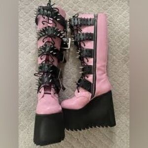 Dollskill Widow sweet boots pastel pink